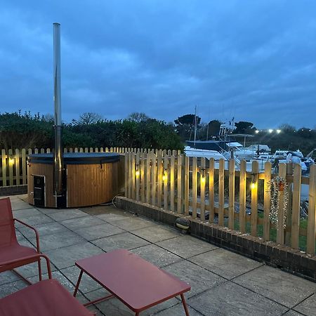 Hot Tub With A View - Christchurch Harbour Exterior photo