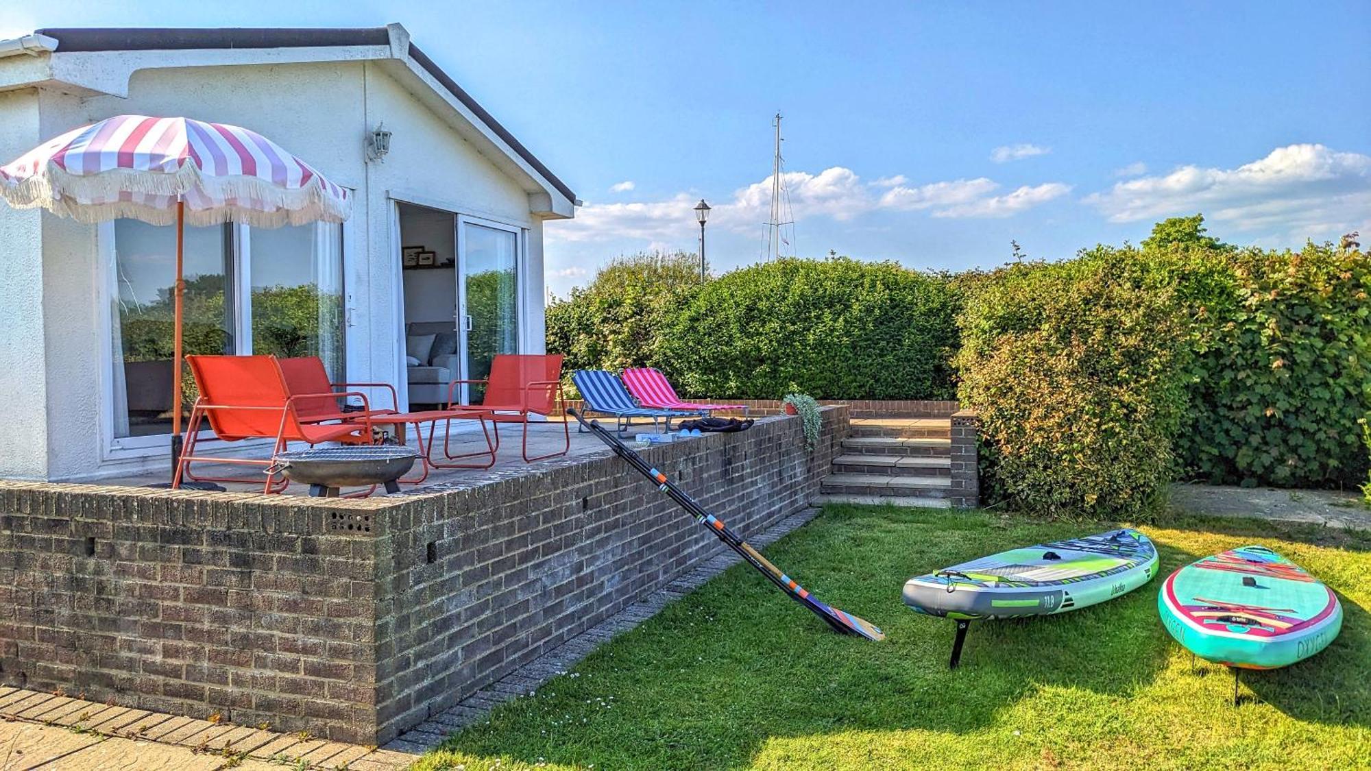 Hot Tub With A View - Christchurch Harbour Exterior photo