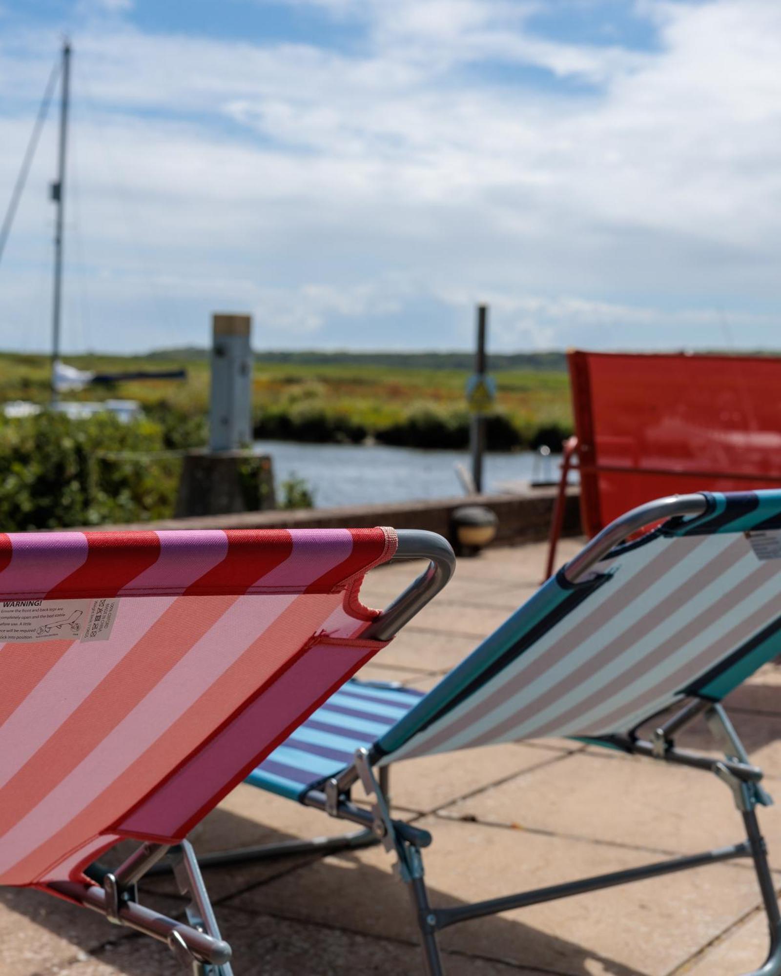 Hot Tub With A View - Christchurch Harbour Exterior photo
